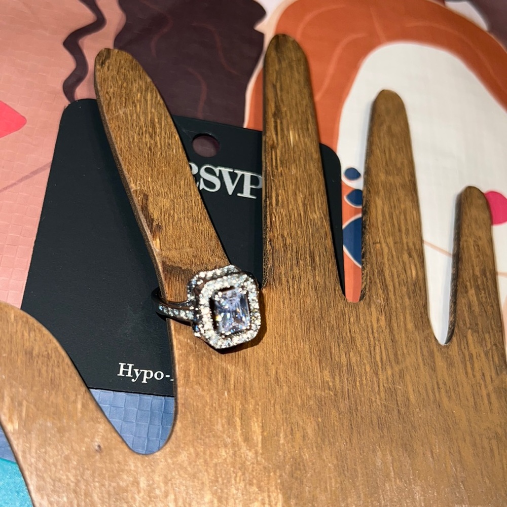 New RSVP Silver Tone Clear Ring Size 8